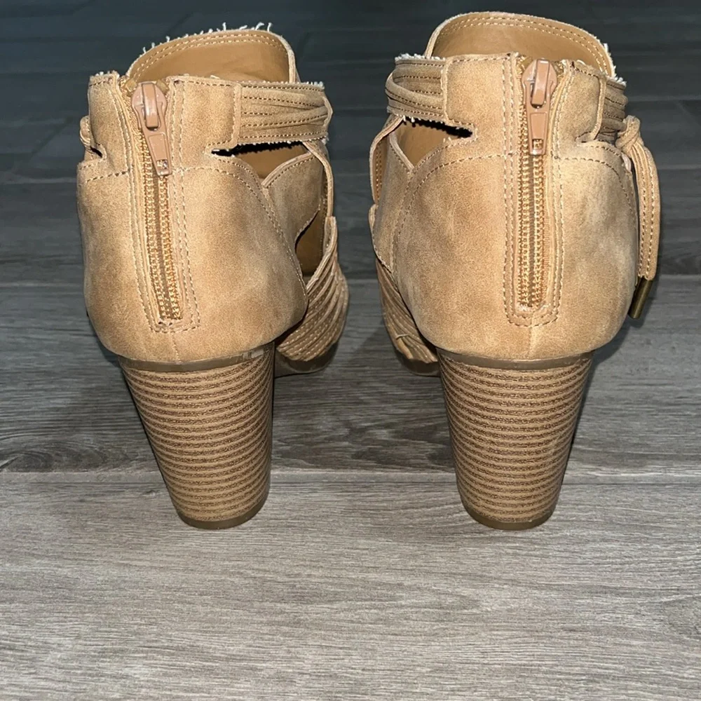 Rampage Vella Women’s chunky heel tan faux suede size 7.5